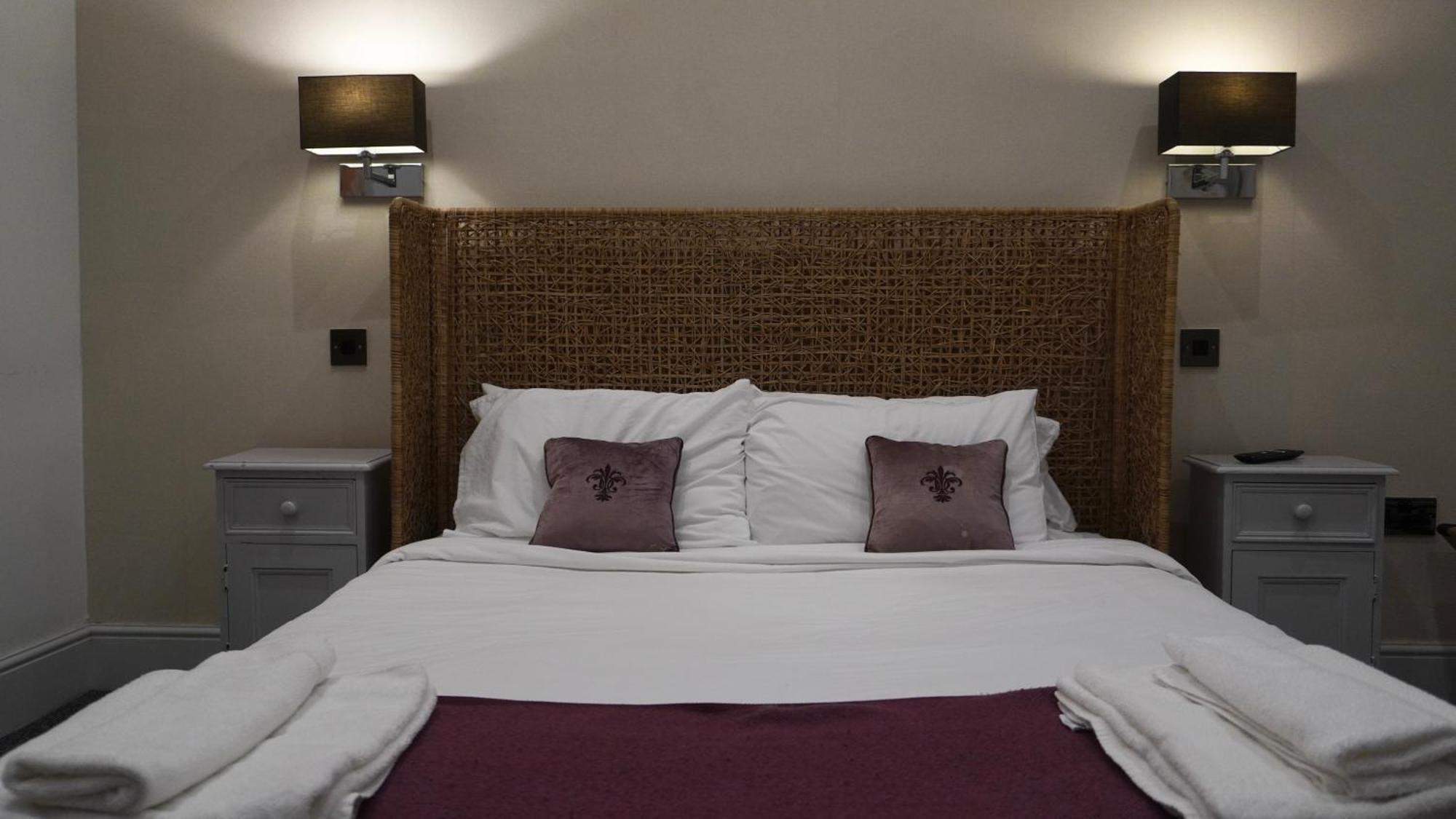 The Bell Shifnal Hotell Eksteriør bilde