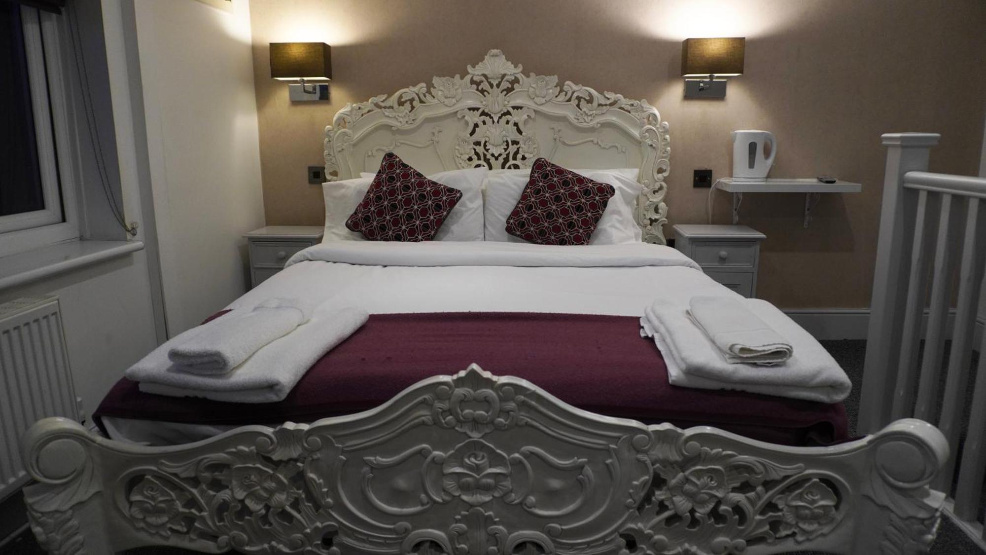 The Bell Shifnal Hotell Eksteriør bilde